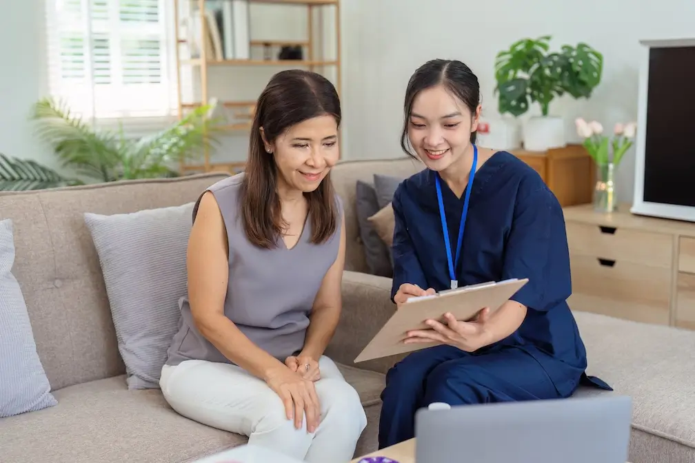 Nurse conducting an in-home assessment with a client in Qatar